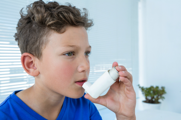 Eine höhere Luftfeuchtigkeit in Innenräumen hängt mit einer gesteigerten Häufigkeit von Asthmaerkrankungen bei Kindern zusammen