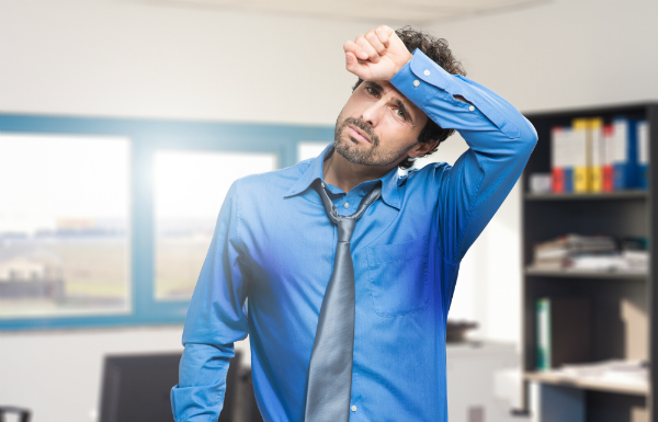 Zu starke Hitze im Büro oder Zuhause sind schlecht für den Körper