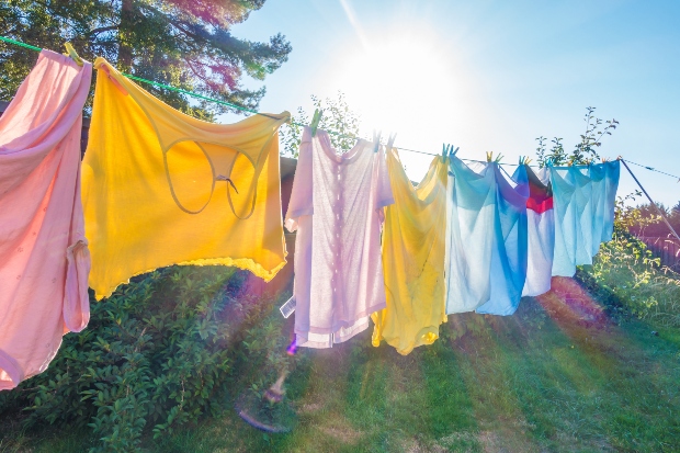 Wäsche trocknet in der Sonne